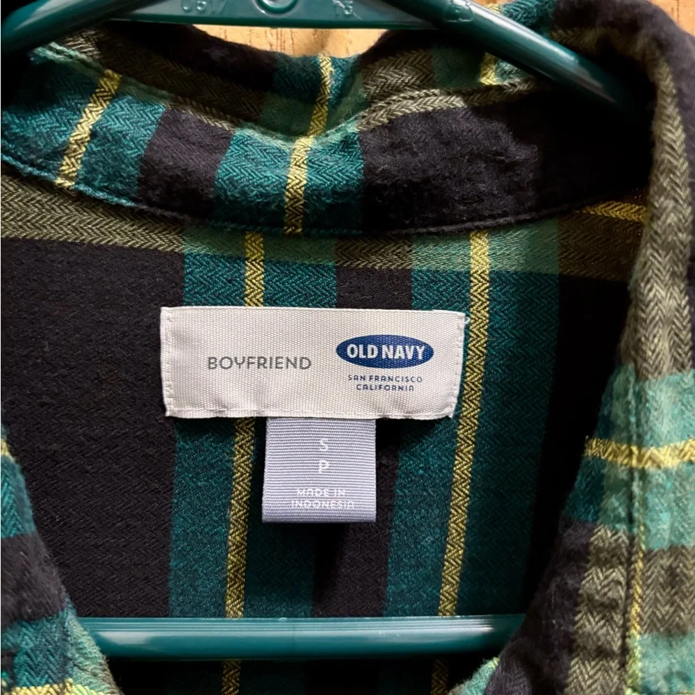 Women’s Boyfriend Plaid Shirt - Picture 3 of 4